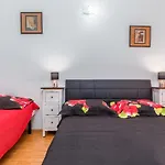 1 Bedroom Front In Pula