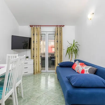 Διαμέρισμα 1 Bedroom Awesome In *