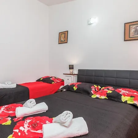 Apartman 1 Bedroom Front In Pula