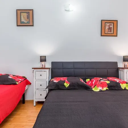 1 Bedroom Front In Pula