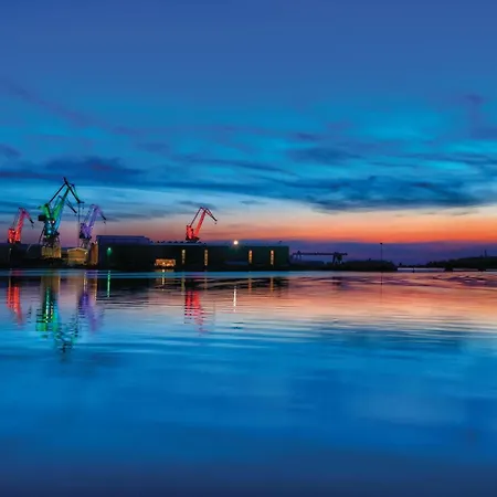 1 Bedroom Awesome In Apartamento *