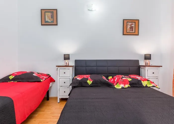 1 Bedroom Awesome In Pula