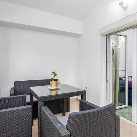 Appartamento 1 Bedroom Front In Pola