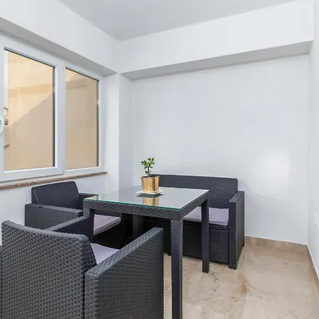 Appartamento 1 Bedroom Front In Pola